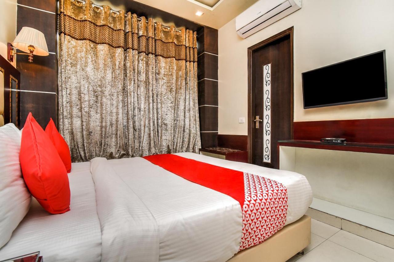 Collection O 76248 Hotel D Crown New Delhi Bagian luar foto