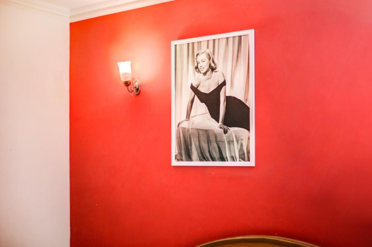 Collection O 76248 Hotel D Crown New Delhi Bagian luar foto