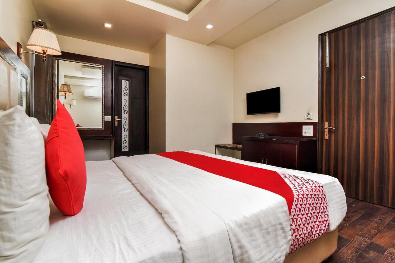 Collection O 76248 Hotel D Crown New Delhi Bagian luar foto