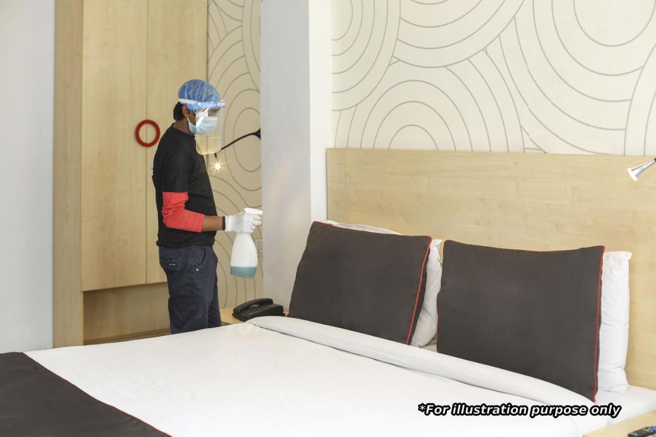 Collection O 76248 Hotel D Crown New Delhi Bagian luar foto
